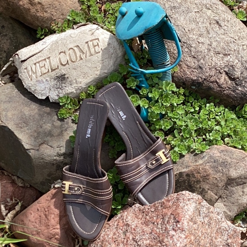 Gorgeous Leather Brown Wedge Sz White Mountain - image 1